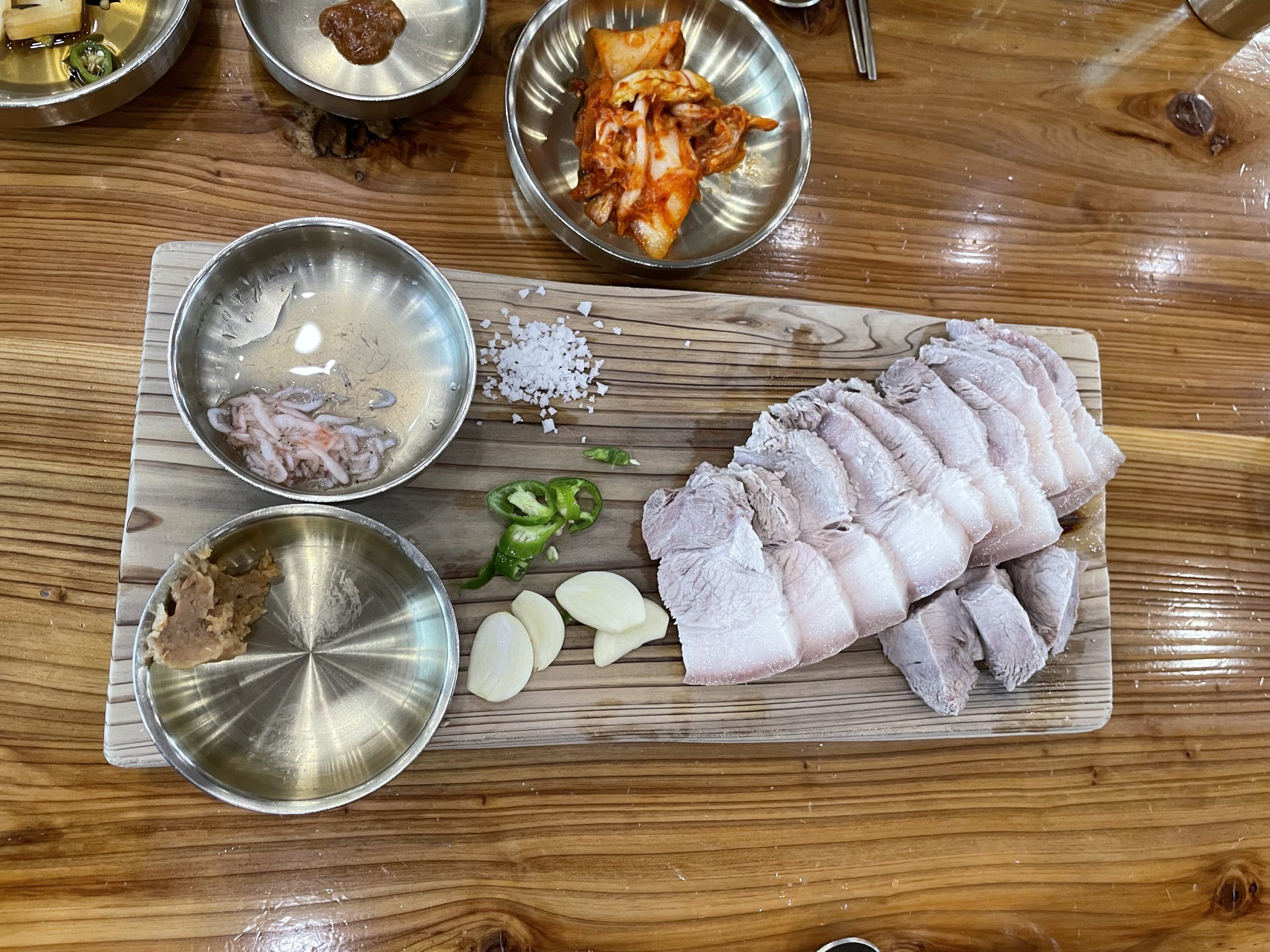 제주 먹돌 고기국수 본점 돔베고기